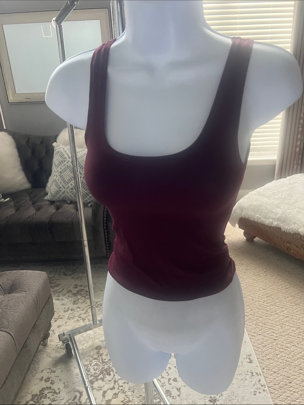 Skims lounge tank 
Women's Sleeveless Square Neck Tank Top - Burgundy
